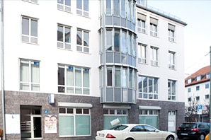 Gebäude Am Schützeneck 8 München mit Commerzbank und Zahnarztpraxis – Referenzprojekt